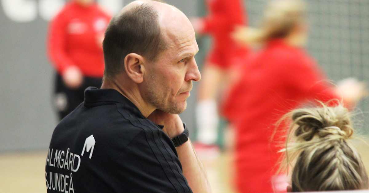 Sjundeå IF sparkar tränaren Harry Wikström – bekant namn tar över