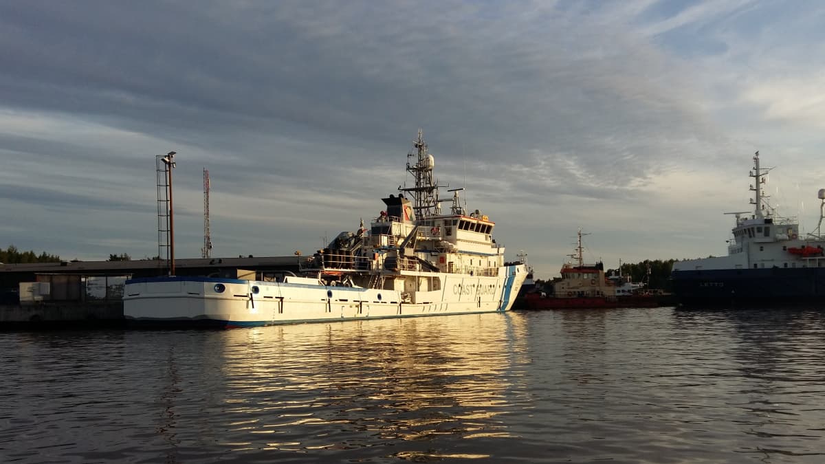 Bevakningsfartyget Tursas i sin hamn i Åbo.