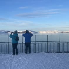 Kirkkoniemen rannassa oli torstain aurinkoisessa säässä kuvaajia.