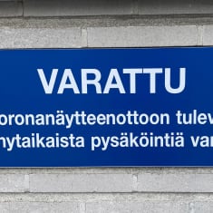 Pysäköintikyltti koronanäytteenottoon tulevia varten.