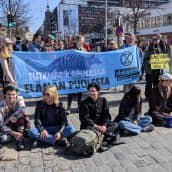 Elokapinan mielenosoittajia Mannerheimintiellä 6.5.2022.