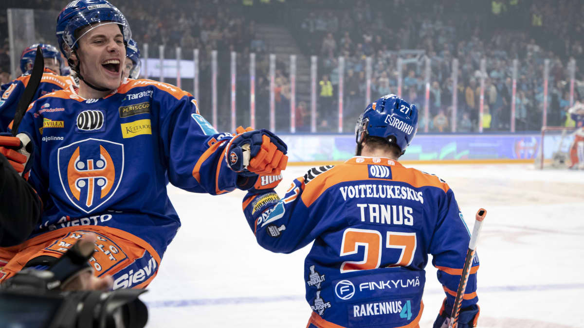 Kristian Tanus tuuletti maalia.