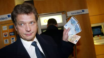 Markka vaihtui euroon uudenvuoden humussa 20 vuotta sitten – Sixten  Korkman: Elämä olisi ollut helpompaa, jos Suomella olisi ollut oma valuutta