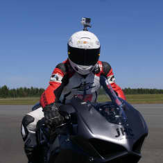 JHC Ukkonen – sähkömoottoripyörä yli 200 km/h Lappeenrannan lentokentällä