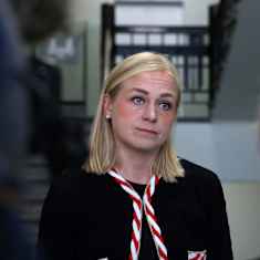 Henkilökuvassa Elina Valtonen.