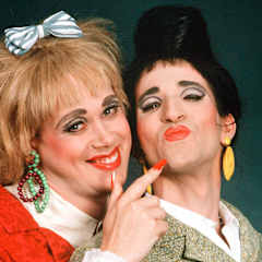 Wille Wilenius och Pale utklädda till kvinnor.