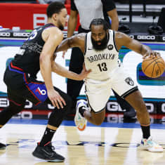 Ben Simmons ja James Harden kohtasivat liki vuosi sitten NBA-parketeilla 6.2.2021.
