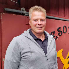 Kimmo Riihimäki Minnesota-Hoidon pihalla.
