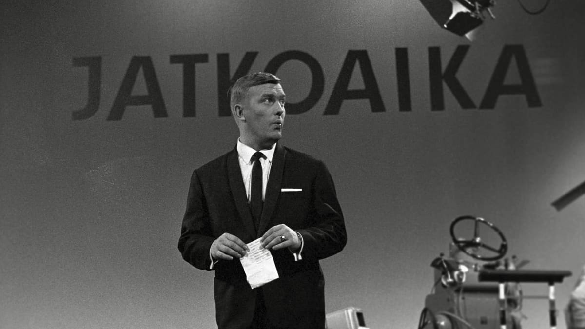 Aarre Elo televisiostudiossa Jatkoaika-ohjelmassa vuonna 1967.