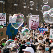 Berliinissä vaadittiin viime perjantaina (25.3.) ympäristömielenosoituksessa venäläisten energiatoimitusten keskeyttämistä.