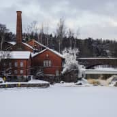 Talvinen Vanhankaupunginkoski Matinkaaren sillalta kuvattuna.