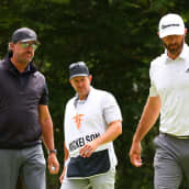 Golftähdet Phil Mickelson (vas.) ja Dustin Johnson osallistuivat uudelle LIV-kiertueelle.