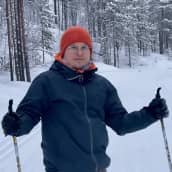 Liikuntaohjaaja Sami Kauppinen Ivalon Jänkkävaaran hiihtoladulla. Henkilökuva. 