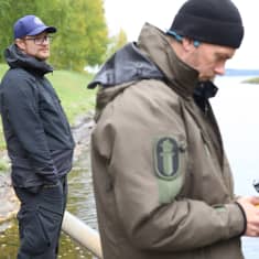 Rikoskomisario Antti Aamuvuori seuraa vanhemman konstaapelin Toni Tarkiaisen työskentelyä Neiturin kanavalla.