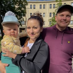 Noora Nikula ja Antti Häkli ovat asuneet Oulun Tuirassa noin seitsemän vuotta. Perheeseen kuuluu myös kymmenen kuukauden ikäinen Leonel Häkli. 
