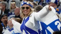 Lejonsupporter jublar.