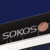 Sokos Hotellin logo rakennuksen katolla.