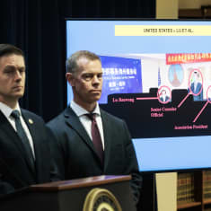 FBI:n New Yorkin ja Washingtonin osastojen johtajat Michael Driscoll ja David Sundberg tiedotustilaisuudessa New Yorkissa.
