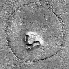 NASA kuvasi karhun pään Marsin pinnalta.