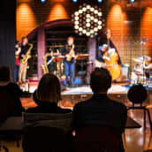 Antti Lötjönen Quintet East esiintymässä 20 katsojalle ja striimiyleisölle 4. helmikuuta 2021 Tampereen G Livelabissa. 