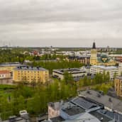 Oulun tuomiokirkko ja Madetojan puisto