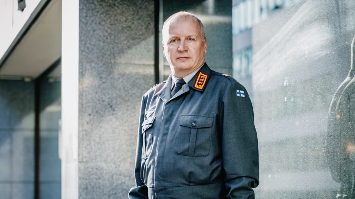 Maavoimien komentaja kenraaliluutnantti Petri Hulkko Puolustusvoimien infossa tapahtumatalo Bankissa.