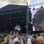 Yleisöä Jyväskylän Suomipop Festivaaleilla heinäkuussa 2019.