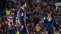 Barcelonan pelaajat pettyneinä Inter-kotitasapelin jälkeen Mestarien liigassa 12.10.2022.