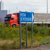 EU-rekat hakevat nyt rahteja Venäjän puolelta rajaa - myös venäläisiä perävaunuja tulee Suomeen