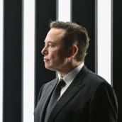 Teslan toimitusjohtaja Elon Musk yhtiön tehtaan avajaisissa Berliinissä.