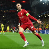 Jordan Henderson tuulettaa maaliaan.