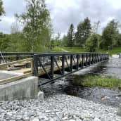 Valmisteilla oleva silta, alla virtaa Seinäjoki. 