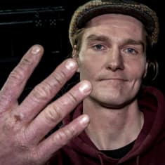 Oululainen, 35-vuotias Teemu Kalliojärvi kertoo, miten kehopositiivisuus on muuttanut hänen elämäänsä ja miten hän entisenä kilpaurheilijana on kehoonsa suhtautunut ja suhtautuu.