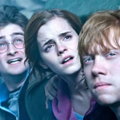 Näyttelijät Daniel Radcliffe, Emma Watson ja Rupert Grint.