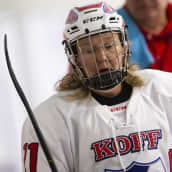Karoliina Rantamäki HIFK:n paidassa.