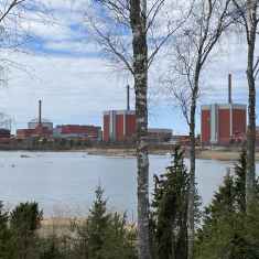 Olkiluodon kolme ydinvoimalaa Eurajoella.