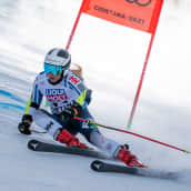 Erika Pykäläinen laskee suurpujottelua Cortina d'Ampezzon maailmancupin kilpailussa.
