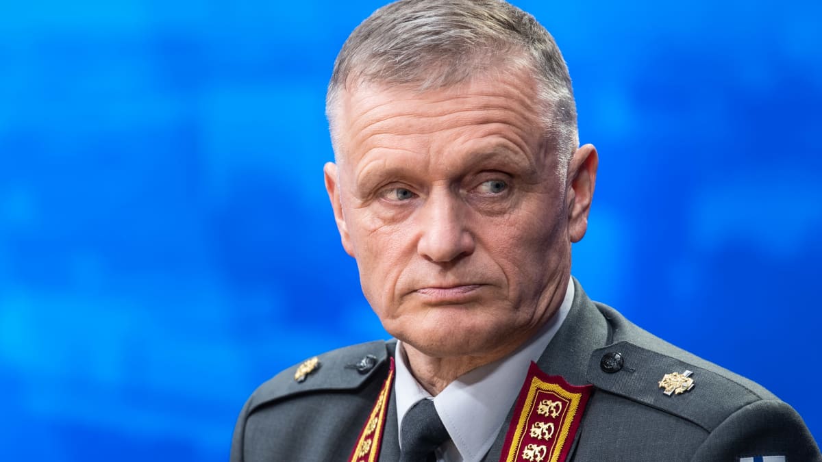 Suomen ja Ruotsin puolustusvoimien komentajat keskustelivat  turvallisuustilanteesta | Yle Uutiset