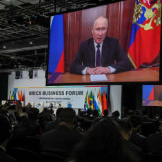 Venäjän presidentti Vladimir Putin puhui etäyhteyden välityksellä Brics-maiden kokouksessa.