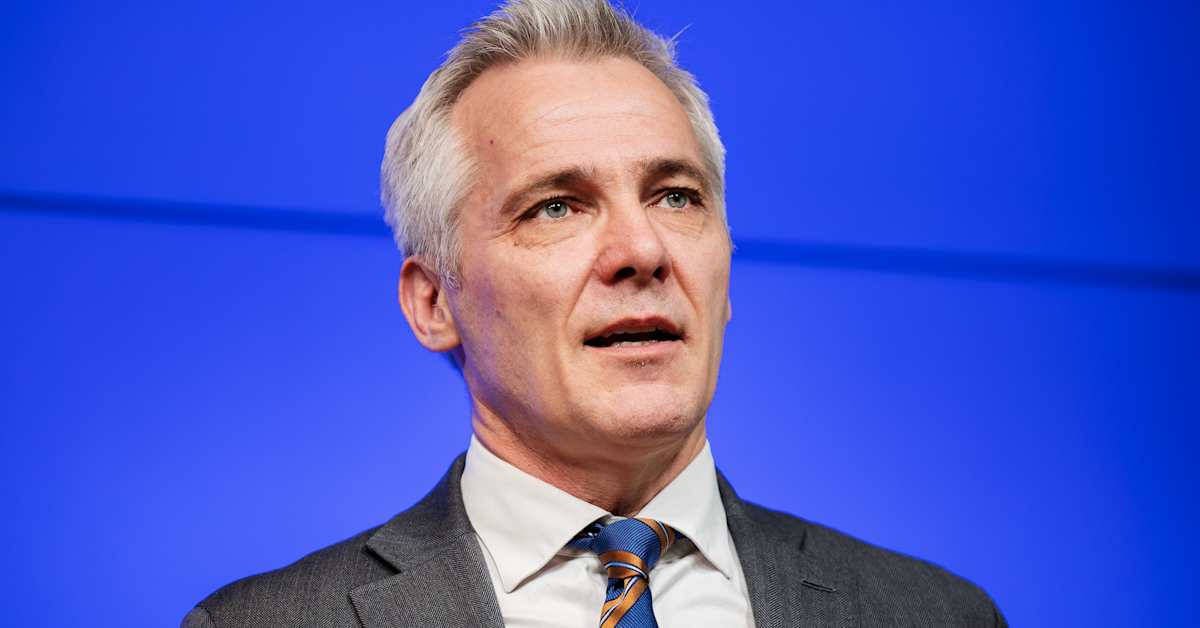 Adlercreutz Kritiserar Purras Budgetförslag: 'Förlust av Tjänstemäns Tid'