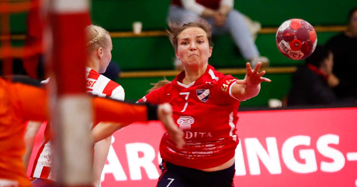 Den första finalmatchen i damernas handbollsliga avgjordes efter förlängning – HIFK drog det längre strået i Grankulla