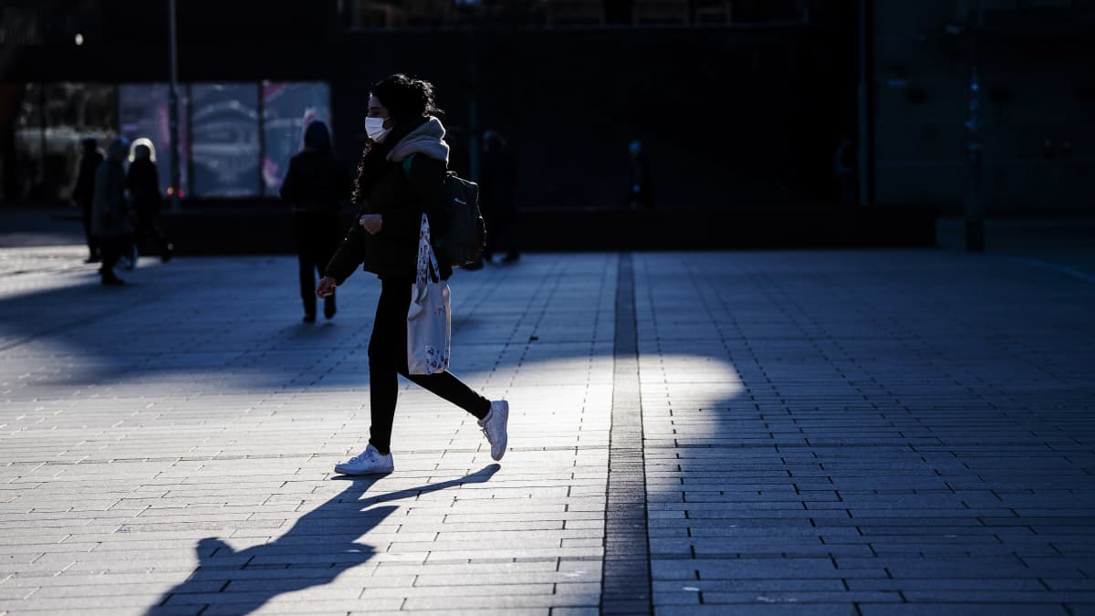 Helsingin keskustassa käytettiin kasvomaskeja 19. lokakuuta. 