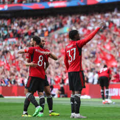 Manchester Unitedin pelaajat juhlivat maalia.
