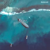 Wakashio alus jumissa Mauritiuksella.