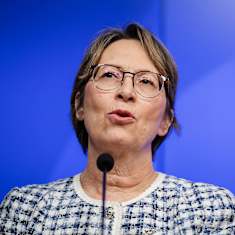 Sari Essayah puoliväliriihen aloitusinfossa.