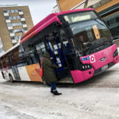 Oulun joukkoliikenne elpyy koronan jäljiltä - matkustajamäärät palautuneet 60-prosenttisesti