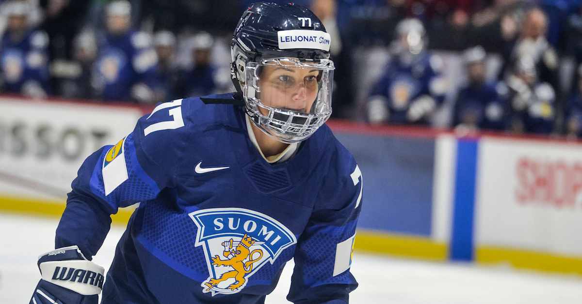 Päävalmentaja herätteli Naisleijonien vaisusti pelannutta tähtisentteriä – Susanna Tapani vastasi kritiikkiin