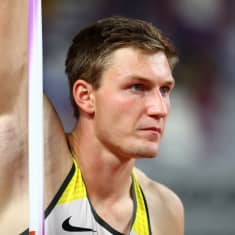 Thomas Röhler pettyneenä Dohassa vuonna 2019.