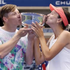 Anna Danilina ja Harri Heliövaara juhlivat US Openin voittoa.