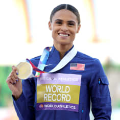 Sydney McLaughlin mitali kaulassa.